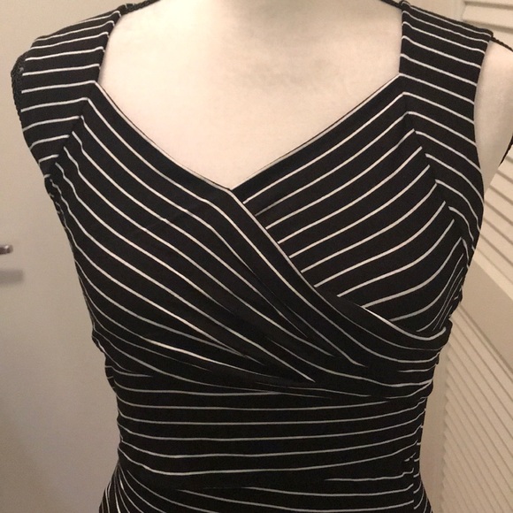 NWT WHBM Sleeveless Top Size Medium - Picture 2 of 8